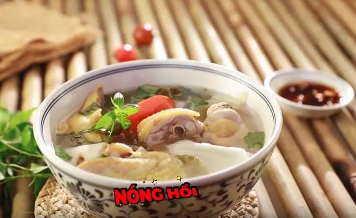 Cách làm canh gà măng chua lá giang bổ dưỡng cho cả nhà
