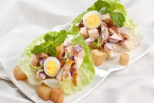 201209060416090000008 mn ngon mi ngy salad thit ga tron tao do 1