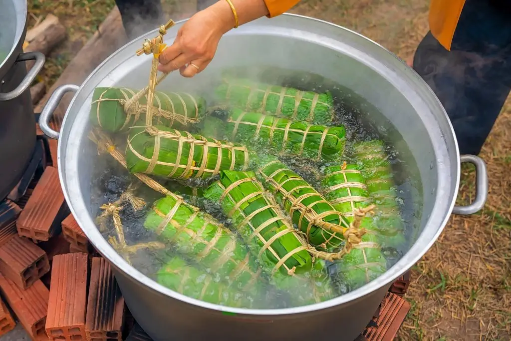 B&aacute;nh t&eacute;t l&agrave; linh hồn của m&acirc;m cỗ Tết miền Nam tượng trưng cho sự đủ đầy, trọn vẹn trong năm mới. 