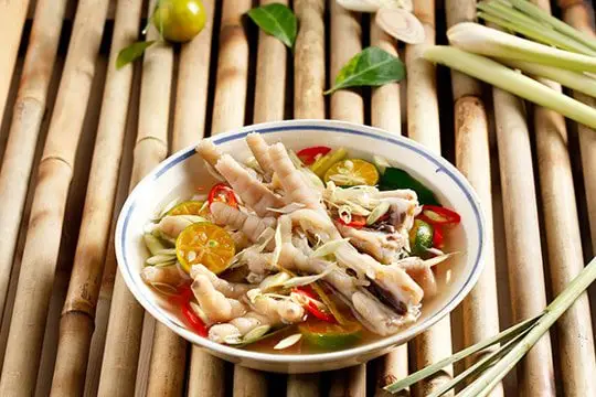 Ch&acirc;n g&agrave; sả tắc