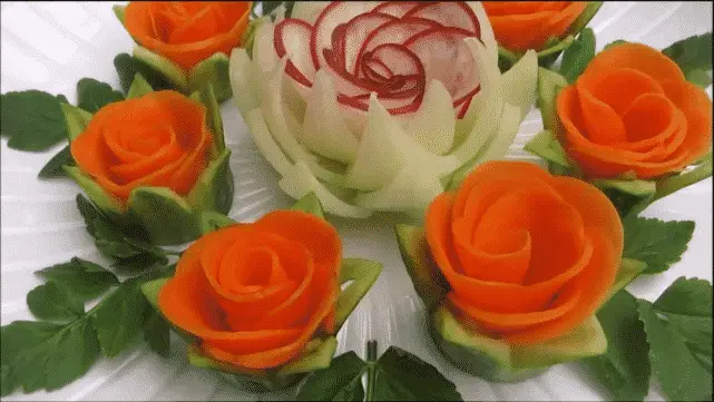Trang Trí Món Ăn Đẹp Mắt Với Cà Rốt, Hành Tây Và Dưa Leo