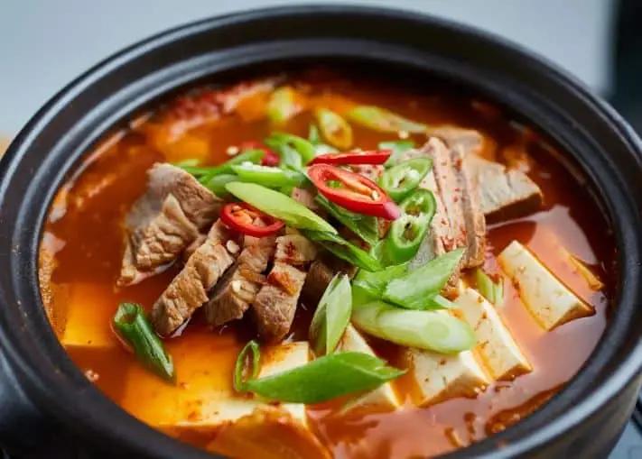 6 cách nấu lẩu kim chi đơn giản cho ngày mưa