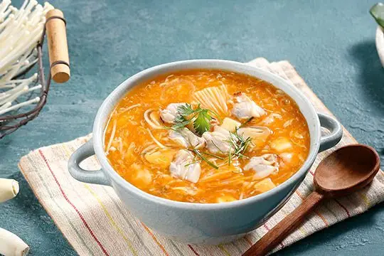 s&uacute;p nấm hải sản chua cay
