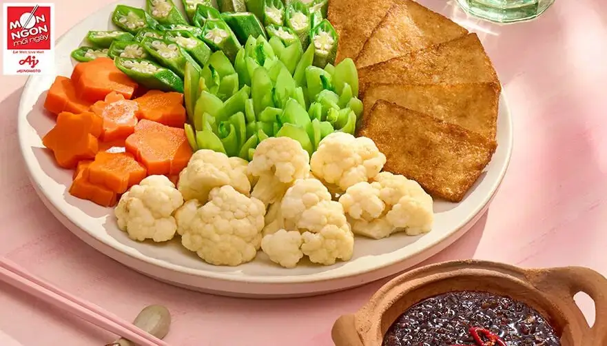 Rau củ chấm kho quẹt dễ chế biến, chế biến nhanh, ph&ugrave; hợp với h&ocirc;m n&agrave;o muốn thanh lọc cơ thể nhưng vẫn muốn ăn đồ đậm đ&agrave;