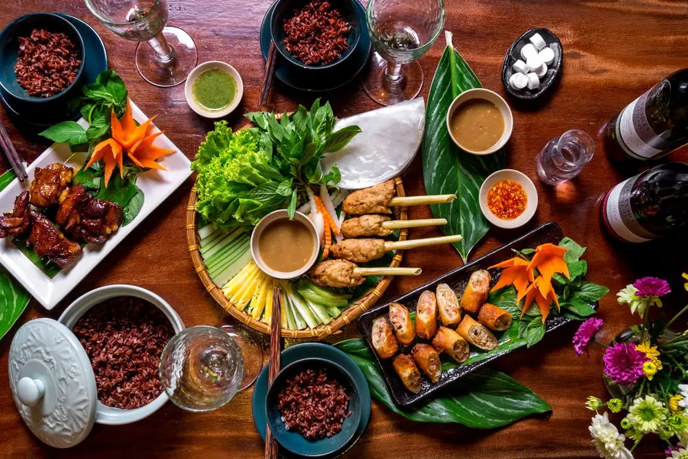 C&aacute;c m&oacute;n ăn trong m&acirc;m giỗ n&ecirc;n được chuẩn bị đầy đủ, tươm tất