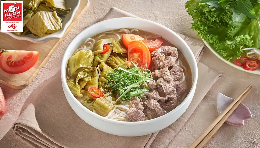 B&uacute;n bắp b&ograve; cải chua