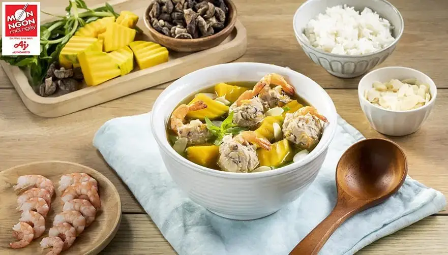 B&ecirc;n cạnh xương, phụ huynh cũng c&oacute; thể d&ugrave;ng thịt bằm l&agrave;m nguy&ecirc;n liệu thay thế khi nấu canh b&iacute; đỏ cho con trẻ