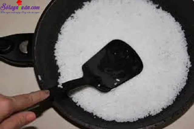 c&aacute;ch l&agrave;m cơm ch&aacute;y 