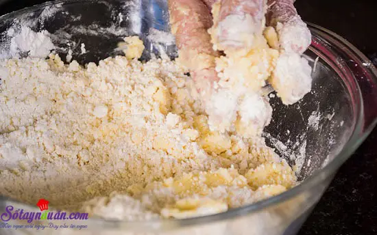 C&aacute;ch l&agrave;m m&oacute;n b&aacute;nh nướng nh&acirc;n d&acirc;u t&acirc;y 3