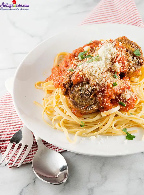 Thịt b&ograve; cuộn braciole ăn với pasta kiểu &Yacute; 10