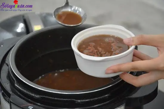 c&aacute;ch nấu ch&egrave; đậu đỏ nước cốt dừa 5