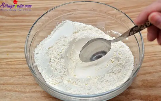 C&aacute;ch l&agrave;m m&oacute;n b&aacute;nh rượu rum tr&aacute;i c&acirc;y 8