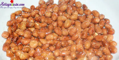 Ca&aacute;ch l&agrave;m lạc rang muối 6