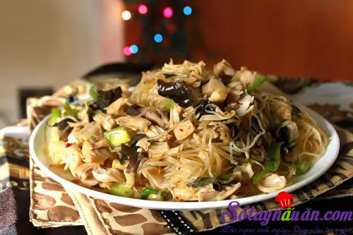 Mới lạ miến xào mít non