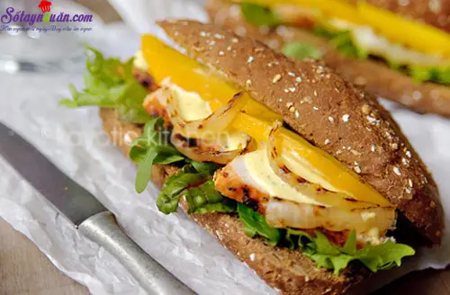 Cách làm bánh sandwich gà với sốt xoài ngon tuyệt