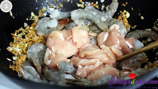 Hủ tiếu x&agrave;o chua ngọt 3