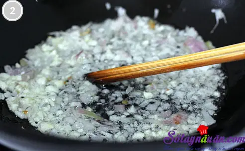 Hủ tiếu x&agrave;o chua ngọt 2