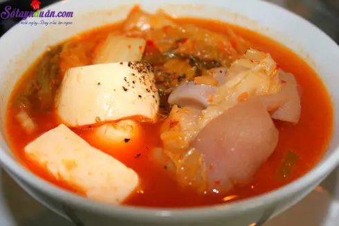 Hướng dẫn cách làm giò heo hầm kim chi chua, cay siêu ngon