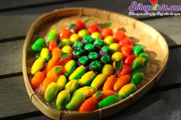 Bánh đậu xanh hoa quả chỉ nhìn đã mê
