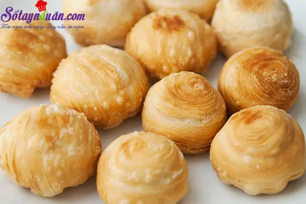 Cách làm bánh bao chiên nhân lạp xưởng ngon tuyệt hảo