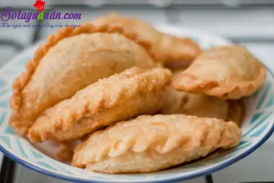 Cách làm bánh gối cà ri gà thơm ngon khó cưỡng
