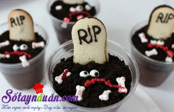 Cách làm pudding nghĩa địa rùng rợn cho tiệc Halloween