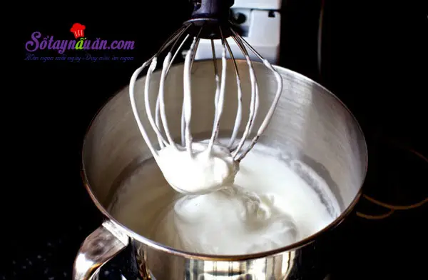 C&aacute;ch l&agrave;m b&aacute;nh b&ocirc;ng lan chocolate ngon m&ecirc; mẩn 3