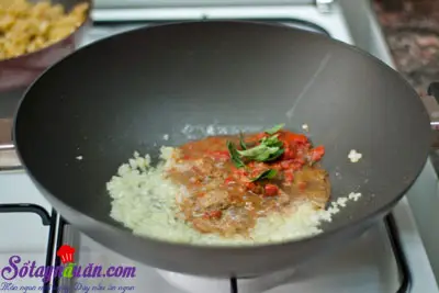 C&aacute;ch l&agrave;m b&aacute;nh gối c&agrave; ri g&agrave; thơm ngon kh&oacute; cưỡng 1
