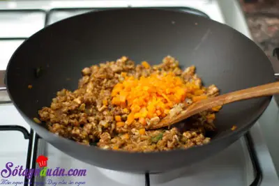 C&aacute;ch l&agrave;m b&aacute;nh gối c&agrave; ri g&agrave; thơm ngon kh&oacute; cưỡng 5