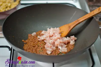C&aacute;ch l&agrave;m b&aacute;nh gối c&agrave; ri g&agrave; thơm ngon kh&oacute; cưỡng 2