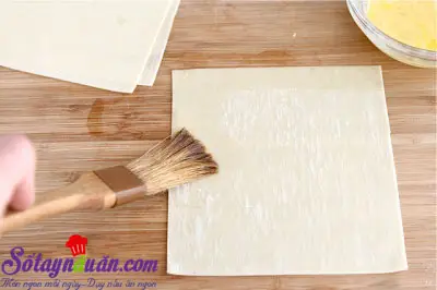 C&aacute;ch l&agrave;m b&aacute;nh t&aacute;o phi&ecirc;n bản chả gi&ograve; cuốn độc đ&aacute;o 5