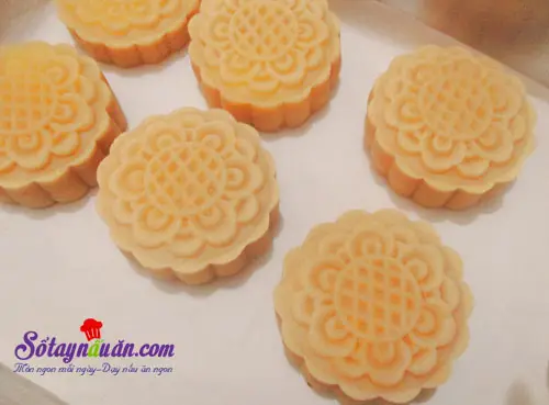 C&aacute;ch l&agrave;m b&aacute;nh trung thu nh&acirc;n custard thơm ngon cho b&eacute; 3 (4)
