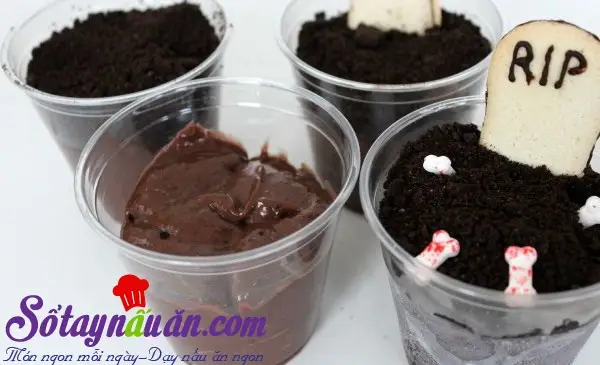 C&aacute;ch l&agrave;m pudding nghĩa địa r&ugrave;ng rợn cho tiệc Halloween