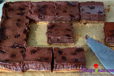 Học c&aacute;ch l&agrave;m cheesecake vị socola si&ecirc;u hấp dẫn 7