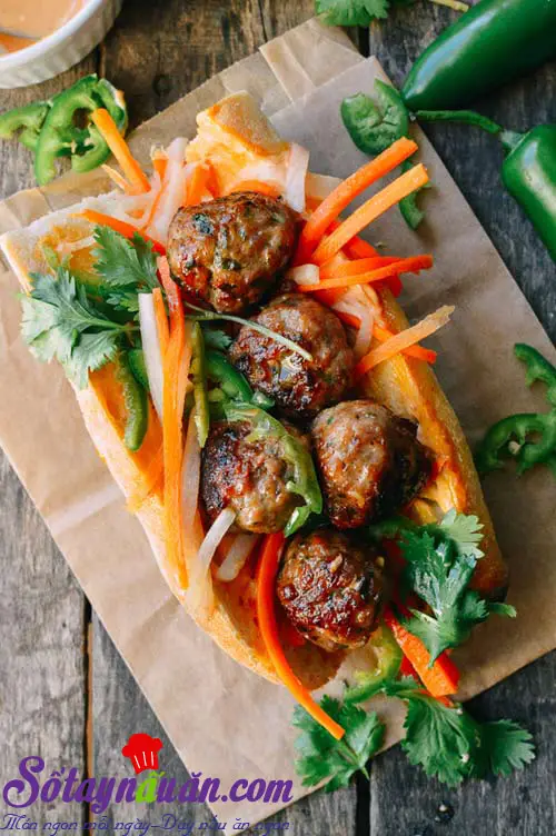 C&aacute;ch l&agrave;m b&aacute;nh m&igrave; kẹp thịt vi&ecirc;n chi&ecirc;n 8
