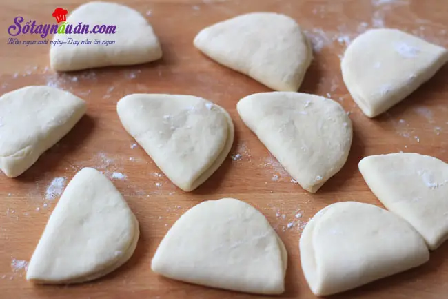 Hướng dẫn l&agrave;m b&aacute;nh bao nh&acirc;n thịt ba chỉ ngon b&aacute; ch&aacute;y 4