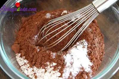 Hướng dẫn l&agrave;m b&aacute;nh Oreo bơ đậu phộng cực ngon 6