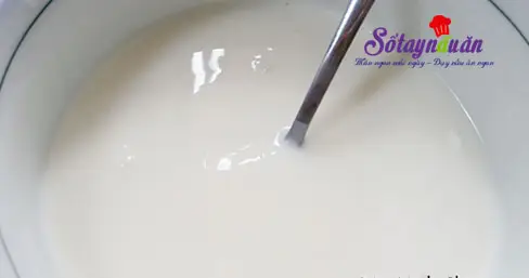 C&aacute;ch l&agrave;m sữa chua nếp cẩm si&ecirc;u dễ si&ecirc;u ngon 3