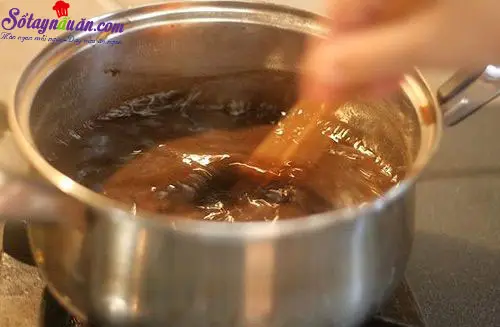 c&aacute;ch l&agrave;m thạch đen xương s&aacute;o 2