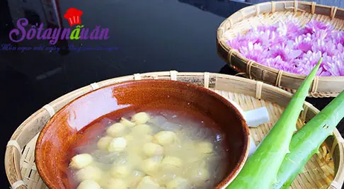 Hướng dẫn nấu chè nha đam hạt sen thơm mát ngày hè
