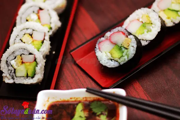 Cách làm sushi cuộn ngon tuyệt hảo và cực kì đơn giản tại nhà