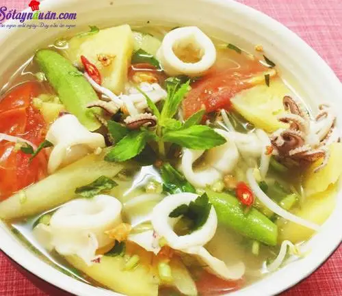 Cách nấu canh chua mực ống thanh mát bổ dưỡng ngày hè