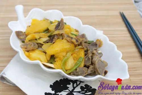 Chua chua mề gà xào dứa