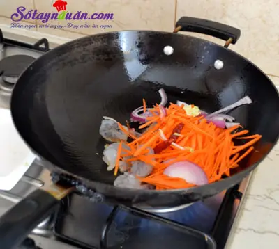 C&aacute;ch l&agrave;m b&uacute;n x&agrave;o phi&ecirc;n bản Singapore lạ m&agrave; ngon 3