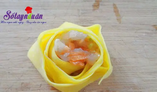 C&aacute;ch l&agrave;m ho&agrave;nh th&aacute;nh h&igrave;nh hoa si&ecirc;u gi&ograve;n rụm 3