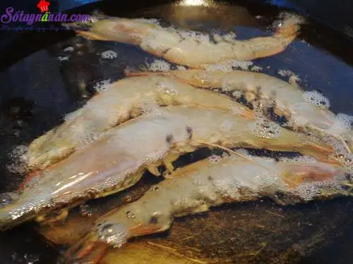 C&aacute;ch l&agrave;m t&ocirc;m chi&ecirc;n sốt chua ngọt đậm đ&agrave; đưa cơm 2
