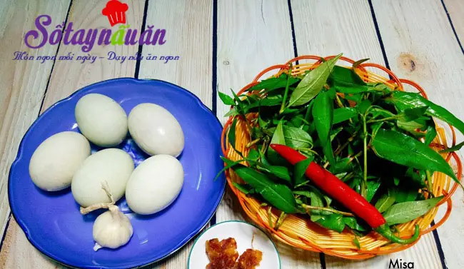 Trứng vịt lộn x&agrave;o me