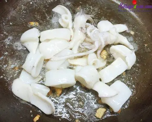 C&aacute;ch nấu canh chua mực thanh m&aacute;t bổ dưỡng ng&agrave;y h&egrave; 4