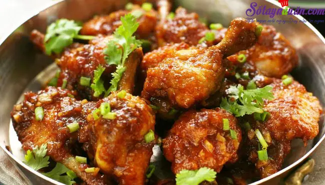 M&oacute;n g&agrave; r&aacute;n lắc sốt me hấp dẫn