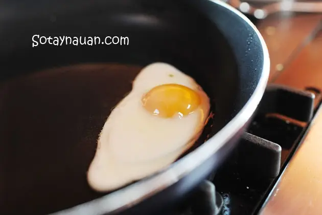C&aacute;ch l&agrave;m b&aacute;nh m&igrave; trứng ốp la 3
